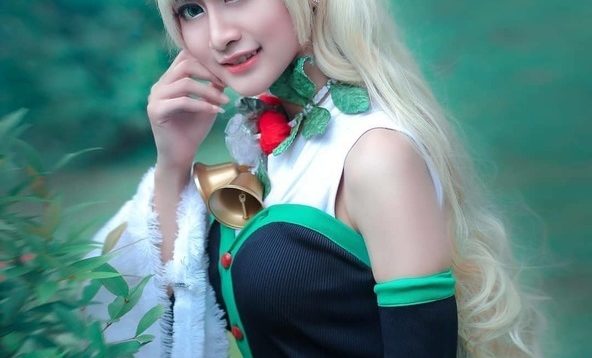 odette-xmas-cosplay